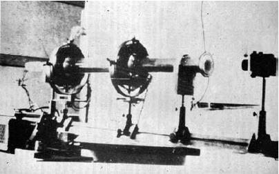 οριζοντίου- δυο σταδίων ηλεκτρονικού μικροσκοπίου ( Knoll Ruska 1932) Είχε παρατηρήσει το πρώτο του