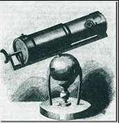 Κατοπτρικό ή Νευτώνειο Τηλεσκόπειο Πρόκειται για ένα τηλεσκόπιο ανακλαστικού τύπου που πήρε το όνομα του δημιουργού του και χρησιμοποιείται ακόμη και σήμερα για την παρατήρηση των άστρων.