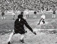 Παπαϊωάννου 1976-77 ΟΛΥΜΠΙΑΚΟΣ - ΑΕΚ 2-0 68 Καραβίτης, 88 Γαλάκος 1977-78 ΟΛΥΜΠΙΑΚΟΣ - ΑΕΚ 1-0 17 Περσίας 1978-79 ΟΛΥΜΠΙΑΚΟΣ - ΑΕΚ 0-1 21 Μπάγεβιτς 1979-80 ΟΛΥΜΠΙΑΚΟΣ - ΑΕΚ 0-0 1980-81 ΟΛΥΜΠΙΑΚΟΣ -