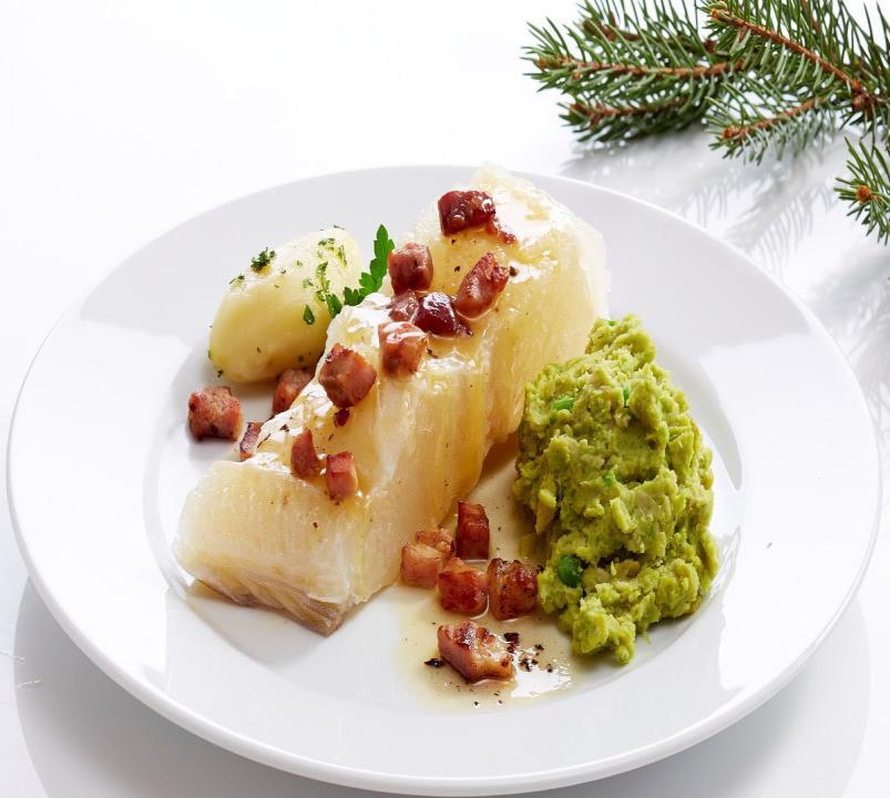 Παραδοσιακά Φαγητά Το Χριστουγεννιάτικο τραπέζι απαρτίζουν παραδοσιακά πιάτα όπως χοιρομέρι, ζελέ από γουρουνοπόδαρα, lutefisk και χυλός ρυζιού.