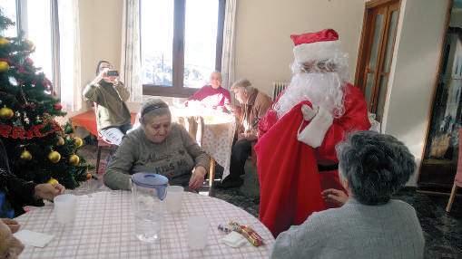 Γιορτάσαμε την γέννηση του Θεανθρώπου σαν μια μεγάλη οικογένεια «Ἡ Γέννησίς σου Χριστὲ ὁ Θεὸς ἡμῶν ἀνέτειλε τῷ κόσμῳ τὸ φῶς τὸ τῆς γνώσεως ἐν αυτῇ γὰρ οἱ τοῖς ἄστροις λατρεύοντες ὑπὸ ἀστέρος