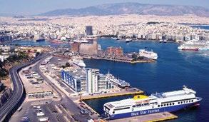 Στο ναυτιλιακό κέντρο του Πειραιά αναπτύσσονται συνέργειες μεταξύ της ναυτιλίας και όλων των συνδεδεμένων με αυτή δραστηριοτήτων, δημιουργώντας ένα ολόκληρο πλέγμα ναυτιλιακής οικονομίας.