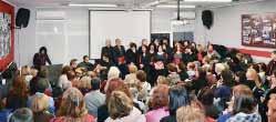 αγκαλιές τους προς τις γυναίκες των Συλλόγων, που τους τα παρέδωσαν, προκάλεσαν ρίγη πραγματικής συγκίνησης και χαράς.