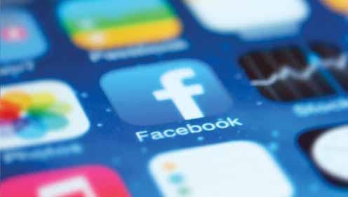 Ο «βαθύς» ρόλος του Facebook Ένας πολιτικός αναλυτής, ο Εβγκένι Μορόζοφ, σημειώνει πως «τα κοινωνικά μέσα έχουν κάνει επίσης ευκολότερη τη δουλειά της μυστικής αστυνομίας να γνωρίζει εκ των προτέρων