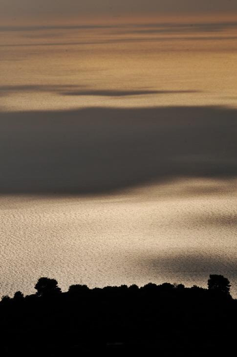 συνοικίες καθαρά ακρογιάλια. πόλεων, σ μοσχομύρισ περβόλια, σ νησίδες Βαστάνε ανθρωπιάς, ακόμα αυτά συνεννόησης, μικρά ελευθερίας, επικοινωνίας, κανόησης Μικρές, γέλιου.