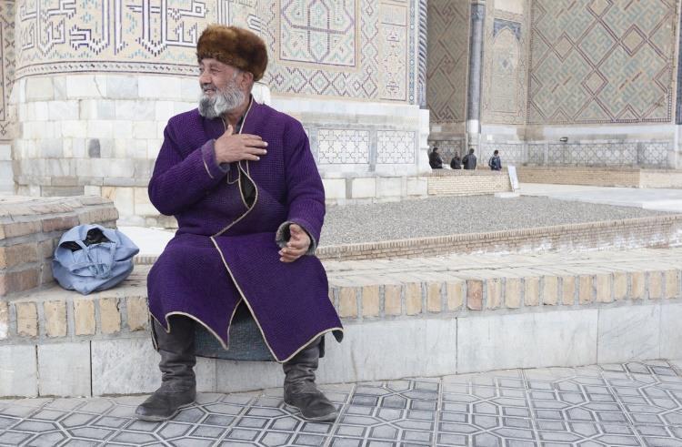 Το τζαμί Μπολό Χαούζ με τις δαντελωτές διακοσμήσεις του, ο μεντρεσές Τσορ Μινάρ με τους 4 μιναρέδες, το μαυσωλείο των Σαμανιδών, που είναι απλό στην αρχιτεκτονική και τη διακόσμηση, αλλά είναι το