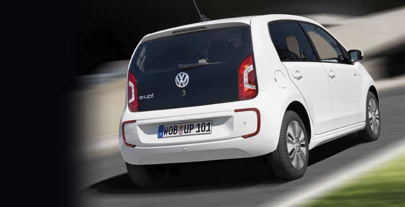 VW e-up! (δοκιμή)////σ.4 1,5 ευρώ/100 χλμ., ενώ με νυχτερινό ρεύμα το κόστος κατεβαίνει στο... 1 ευρώ/100 χλμ. Η φόρτιση της μπαταρίας γίνεται σε 9 ώρες από κοινή πρίζα. οδηγώνταςτο up!