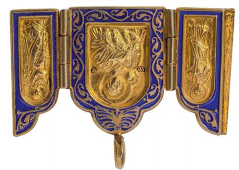 Διαστάσεις (ανοικτό) 3,30 x 5,70 cm. 3.500-4.