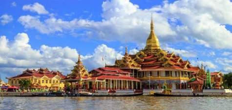 Θα επισκεφθούμε επίσης την πιο σεβάσμια παγόδα της λίμνης Phaungdaw Oo και το μοναστήρι-μουσείο Nga Phe Kyaung με την αριστοτεχνικά σμιλευμένη ξυλόγλυπτη είσοδο, ενώ θα απολαύσουμε ένα ακόμη