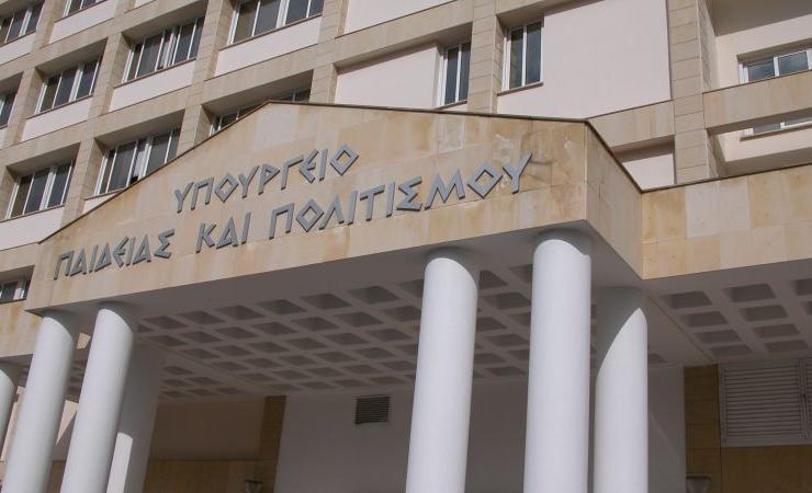 7 Θέματα που απασχόλησαν το ΔΣ (συνέχεια) 32. Η δημιουργία πλατφόρμας προβολής εκδηλώσεων Η αποφυγή εκδηλώσεων που συμπίπτουν. 33.