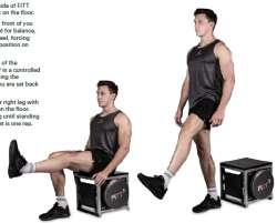 Γυμναστική για προχωρημένους POWER PISTOL SQUAT Καθίστε στην επιφάνεια JUMP του κύβου με τα πόδια να πατάνε στο δάπεδο.
