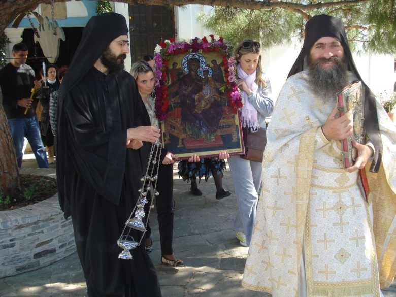 Σε πολλές ελληνικές περιοχές, η αρχή Σαρακοστής σημαδευόταν από απόλυτη νηστεία, από την τήρηση δηλαδή αυστηρού νηστίσιμου τριημέρου, μέχρι την πρώτη Προηγιασμένη θεία λειτουργία Τετάρ.