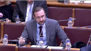 4 Πρόεδρος ΟΕΕ: Τέσσερις παρεμβάσεις στο σχέδιο νόμου για εταιρικούς μετασχηματισμούς Τέσσερα θέματα, που χρήζουν άμεσης αλλαγής, εντόπισε και κατέθεσε το Οικονομικό Επιμελητήριο Ελλάδος στο Σχέδιο