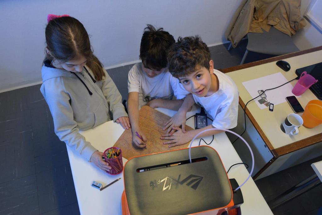 STEM activities for kids Το απογευματινό πρόγραμμα δραστηριοτήτων STEM Activities for kids περιλαμβάνει τη δημιουργική επίλυση αυθεντικών προβλημάτων και την υλοποίηση κατασκευών μέσα από πρακτικές