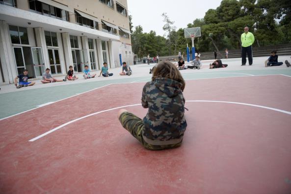 Κατά τις ημέρες που βρέχει τα απογευματινά μαθήματα πραγματοποιούνται κανονικά με τροποποιημένο πρόγραμμα, όποτε χρειάζεται.