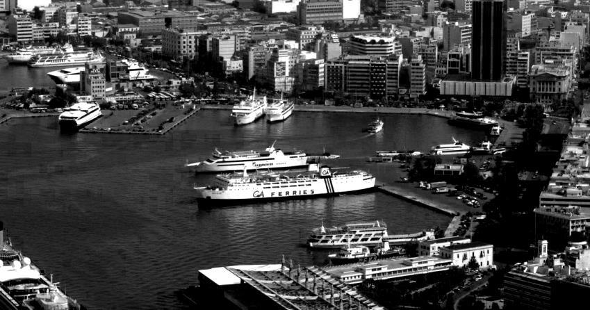 Α. ΙΣΟΡΙΚΑ ΣΟΙΦΕΙΑ Η ΝΕΟΣΕΡΗ ΙΣΟΡΙΑ Αρχές 19ου αιώνα: Παρατηρείται αύξηση των επισκεπτών της Αθήνας, οπότε ο Πειραιάς χρησιμεύει ως σημείο τελωνειακού ελέγχου και εξυπηρέτησης των βραχέων επισκεπτών