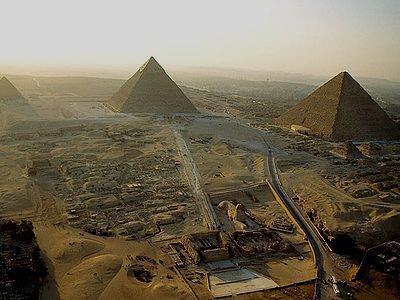 Την προσοχή των περισσότερων επιστημόνων και ερευνητών έχει τραβήξει η Μεγάλη Πυραμίδα της Γκίζας, γιατί θεωρήθηκε