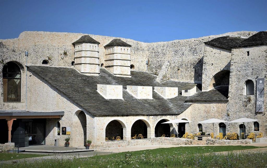 τέσσερα χρόνια (2012-16).