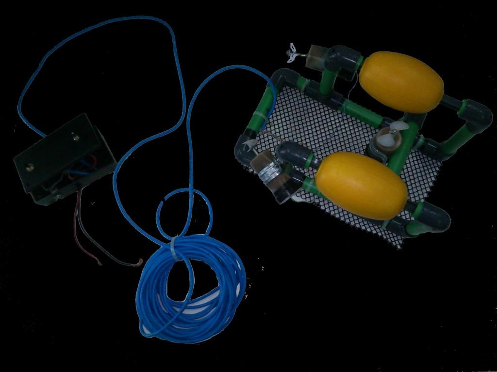 Σι εύναι το Hydrobot; Σο Hydrobot, το ρομπότ του νερού, εύναι ϋνα τηλεχειριζόμενο υποβρύχιο όχημα, το οπούο μπορεύ να πϊει όςο βαθιϊ επιθυμεύ ο δημιουργόσ του για να εξερευνόςει τον πυθμϋνα τησ