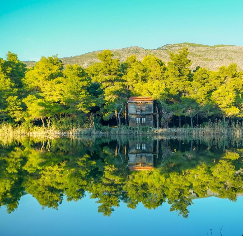 NATURE & ACTIVITIES Στρατηγικές Κατευθύνσεις 1 Ο φυσικός πλούτος της Ελλάδας και οι δραστηριότητες αποτελούν ακόμα ανεξερεύνητο τουριστικό προϊόν, που μπορεί να αποτελέσει βασικό λόγο επίσκεψης για