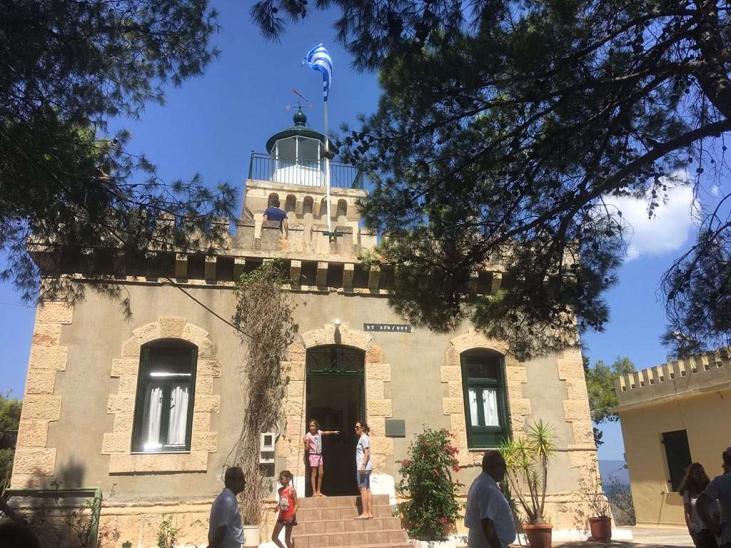 και Ψαρών. Κατά τη διάρκεια του επισκεπτηρίου που ακολούθησε περίπου επτά χιλιάδες πεντακόσιοι (7.500) πολίτες ξεναγήθηκαν στα πλοία του Πολεμικού Ναυτικού.