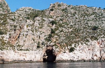 1 Απριλίου - περίπλους Μετά την ολοκλήρωση της εξερεύνησης (λόγω έλλειψης υλικών) της Τρύπας στη Μούντα, έφτασε και η τελευταία µας µέρα στο νησί.
