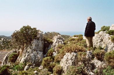 Η είσοδος βρίσκεται στα 157µ υψόµετρο. Καταγράψαµε τη θέση της στο GPS (MEG01), και επιστρέψαµε να στήσουµε τις σκηνές µας και να ενηµερώσουµε την υπόλοιπη οµάδα για το "Χάος στα Κιόλια".