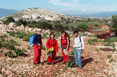 περπατούσαµε και ψάχναµε χωρίς αποτέλεσµα το απόγευµα, ο Θωµάς ασχολήθηκε µε τις δεξαµενές και άλλα τεχνητά έγκοιλα στην περιοχή του Κάστρου.