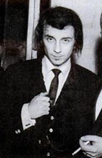 PHIL SPECTOR O Phillip Harvey Spector (γεννημένος Harvey Phillip Spector, 26 Δεκεμβρίου 1939) [nb 1] είναι ένας αμερικανός δισκογραφικός παραγωγός, μουσικός και τραγουδοποιός που ανέπτυξε το τείχος