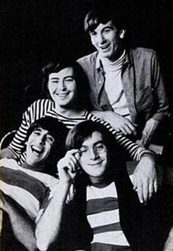 THE LOVIN SPOONFUL Το Lovin 'Spoonful είναι μια αμερικανική ροκ μπάντα, που εισήχθη στο Rock and Roll Hall of Fame το 2000 και είναι γνωστή για πολλά τραγούδια που χτυπήθηκαν στη δεκαετία του 1960,