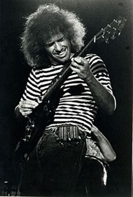 PAT METHENY Ο Πάτρικ Μπρους "Pat" Metheny γεννημένος στις 12 Αυγούστου 1954) είναι Αμερικανός κιθαρίστας τζαζ και συνθέτης.