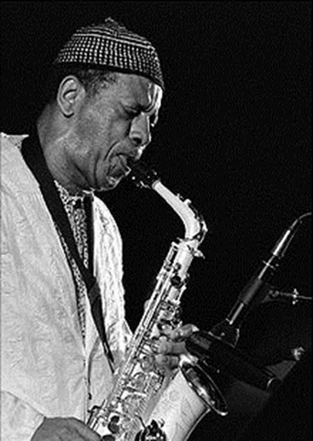 ORNETTE COLEMAN Randolph Denard Ornette Coleman (9 Μαρτίου 1930 [ αμφίβολη - συζήτηση ] - 11 Ιουνίου 2015) ήταν ένας Αμερικανός τζαζ σαξοφωνίστας, βιολιστής, τραγουδιστής και συνθέτης.
