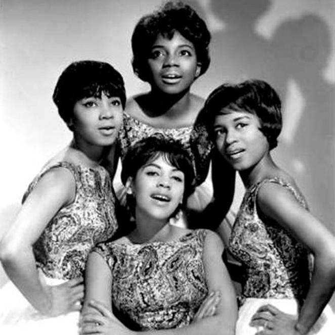 THE CHANTELS Οι Chantels ήταν η δεύτερη ομάδα αφρικανικής-αμερικανικής κοπέλας που απολάμβανε την εθνική επιτυχία στις Ηνωμένες Πολιτείες, την οποία ακολούθησε το The Bobbettes.