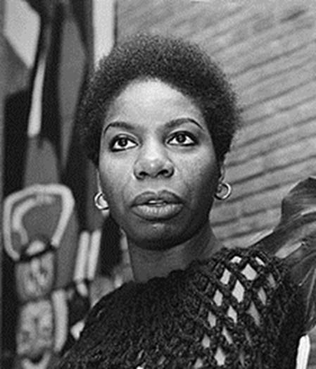 NINA SIMONE Nina Simone (γεννημένη Eunice Kathleen Waymon 21 Φεβρουαρίου 1933-21 Απριλίου 2003) ήταν μερικανός τραγουδιστής, τραγουδοποιός, πιανίστας, ιευθυντής και ακτιβιστής στο Κίνημα Πολιτικών