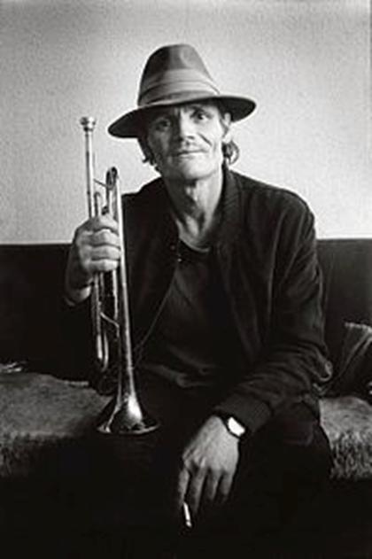 CHET BAKER O Tσέσνεϊ Χένρι «Τσετ» Μπέικερ (Chesney Henry "Chet" Baker Jr., 23 Δεκεμβρίου 1929-13 Μαΐου 1988) ήταν Αμερικανός τρομπετίστας και τραγουδιστής της τζαζ.