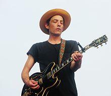 JAKOB DYLAN Ο Jakob Luke Dylan (γεννημένος στις 9 Δεκεμβρίου 1969) είναι Αμερικανός τραγουδιστής και τραγουδοποιός.