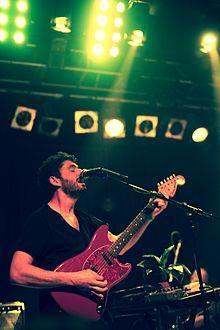 THE ANTLERS Το Antlers είναι ένα αμερικανικό ροκ συγκρότημα ανεξάρτητο με έδρα το Μπρούκλιν της Νέας Υόρκης. Τα τραγούδια της μπάντας γράφονται και τραγουδιούνται από τον Peter Silberman.