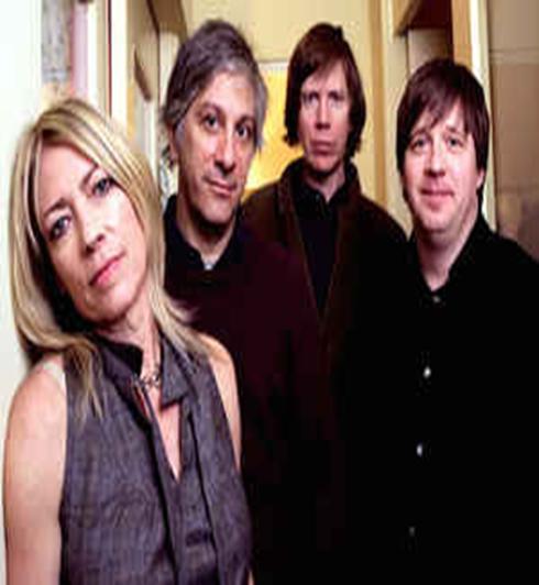 SONIC YOYTH Οι Sonic Youth ήταν ένα αμερικανική ροκ συγκρότημα με έδρα τη Νέα Υόρκη, που δημιουργήθηκε το 1981.