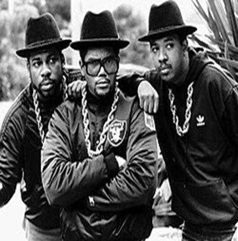 RUN DMC Οι Run-DMC ήταν αμερικανικό χιπ χοπ συγκρότημα[1] που ιδρύθηκε το 1981 στην Νέα Υόρκη από τους Joseph Simmons (Run), Darryl McDaniels (DMC) και Jam Master Jay.