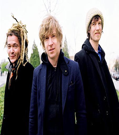NADA SURF Το Nada Surf είναι μια αμερικανική εναλλακτική ροκ μπάντα που σήμερα απαρτίζεται από Matthew Caws (κιθάρα, φωνητικά), Ira Elliot (τύμπανα), Doug Gillard (κιθάρα) και Daniel Lorca (μπάσο,