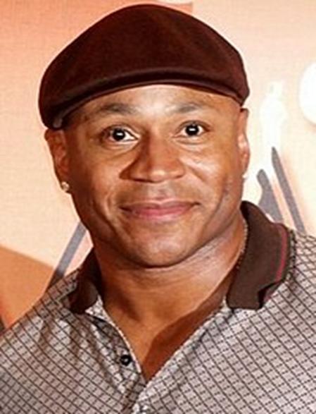 LL COOL J O Τζέιμς Τοντ Σμιθ (James Todd Smith, 14 Ιανουαρίου 1968), γνωστός ως LL Cool J (που σημαίνει Ladies Love Cool James), είναι Αμερικανός ράπερ, επιχειρηματίας και ηθοποιός από το Bay Shore