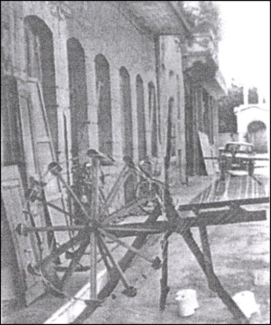 Σξ διολαμό οαπαδξςιακό διώπξυξ είμαι σξ καμέμξ αοό σξ 2008 κσήπιξ οξτ βπίςκεσαι ςση γψμία Εθμ. Αμσίςσαςηρ και Μαλλιαπόοξτλξτ. Είμαι αμαμυίβξλα σξτ 19ξτ αι. (1850 ή 1860).