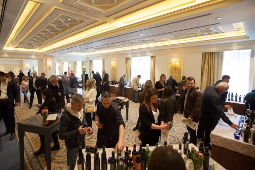 Athena International Olive Oil Competition Τέλος ο Νίκος Φωτιάδης έδωσε χρήσιμες συμβουλές για την ορθή προετοιμασία του καταλόγου ενός εστιατορίου. 14.