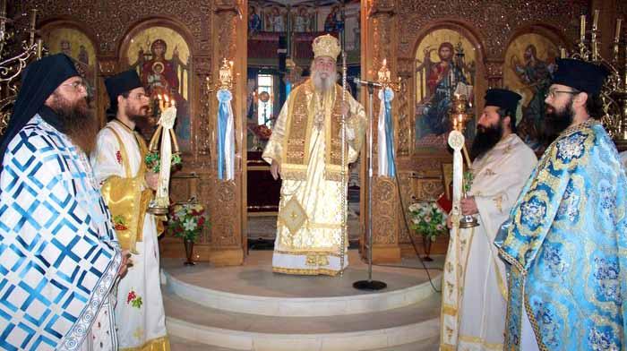 Μητροπολίτης Ἀμε- ἔγγαμος ὁ ἴδιος (ἡ Διακόνισσά του εἶναι κόρη Ἱερέως στὶς Η.Π.Α.) καὶ ἔχει τρία μικρὰ παιδιά. Τὴν Κυριακὴ τῶν Ἁγίων Προπατόρων, 17/30-12-2018, ὁ Σεβ. Μητροπολίτης Ἀμερικῆς κ.