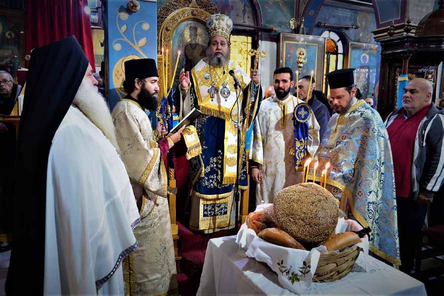 Ἑσπερινὸ τελέσθηκε ἱερὰ Λιτανεία μὲ συμμετοχὴ Φιλαρμονικῆς, στὴν δὲ Θ. Λειτουργία, παρουσίᾳ πολλῶν πιστῶν ὅπως καὶ τοῦ Δημάρχου τῆς πόλεως, ὁ Σεβ. Πειραιῶς καὶ Σαλαμῖνος ἐκφώνησε ἑόρτια Ὁμιλία.