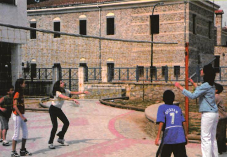 º ÛÈÎ AÁˆÁ ΚΕΦΑΛΑΙO 2 Η πετοσφαίριση Σ αυτό το κεφάλαιο θα βρείτε: ñ Σύντομα ιστορικά στοιχεία για την πετοσφαίριση. ñ Την περιγραφή των κυριότερων σημείων του παιχνιδιού.
