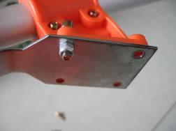 3. Assemble the cutting head. Release the nut.