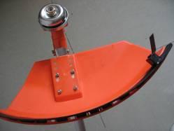 flange as below and turn the socket wrench clockwise, the nut will be released.