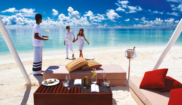 Γιατί γαμήλιο ταξίδι στις Μαλδίβες; Οι Μαλδίβες αποτελούν την ιδανική λύση για εσάς που λατρεύετε τη θάλασσα. Ως Έλληνες είμαστε ευλογημένοι με εξαιρετικές παραλίες και καταγάλανα νερά.