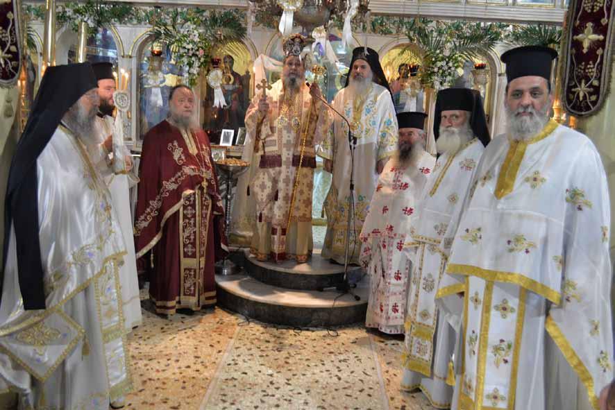 Στὸν Πειραιᾶ, πανηγύρισε μεγαλοπρεπῶς ὁ Καθεδρικὸς Ἱερὸς Ναὸς τῆς Κοιμήσεως Θεοτόκου. Στὸν Μεγάλο Ἑσπερινὸ τῆς παραμονῆς χοροστάτησε ὁ Σεβ. Μητροπολίτης Πειραιῶς καὶ Σαλαμῖνος κ.